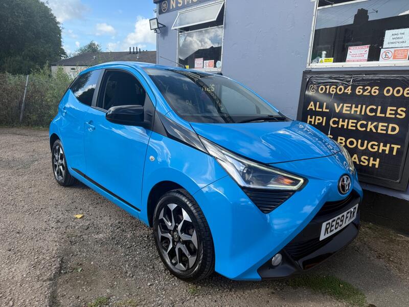 TOYOTA AYGO 1.0 VVT-i x-trend